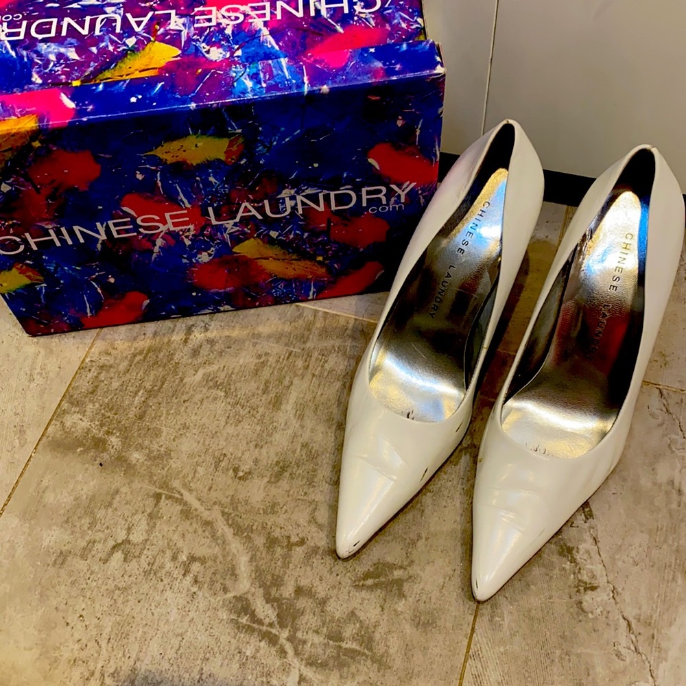 Chinese Laundry white closed toe pumps